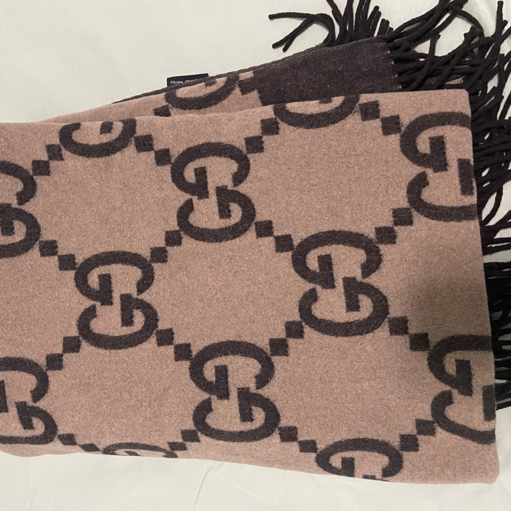 Gucci Tan and Black Interlocking G Wood Blanket
